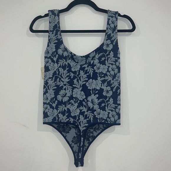 FREE people printed clean lines blue floral print sleeveless bodysuit size M/L - Picture 7 of 15